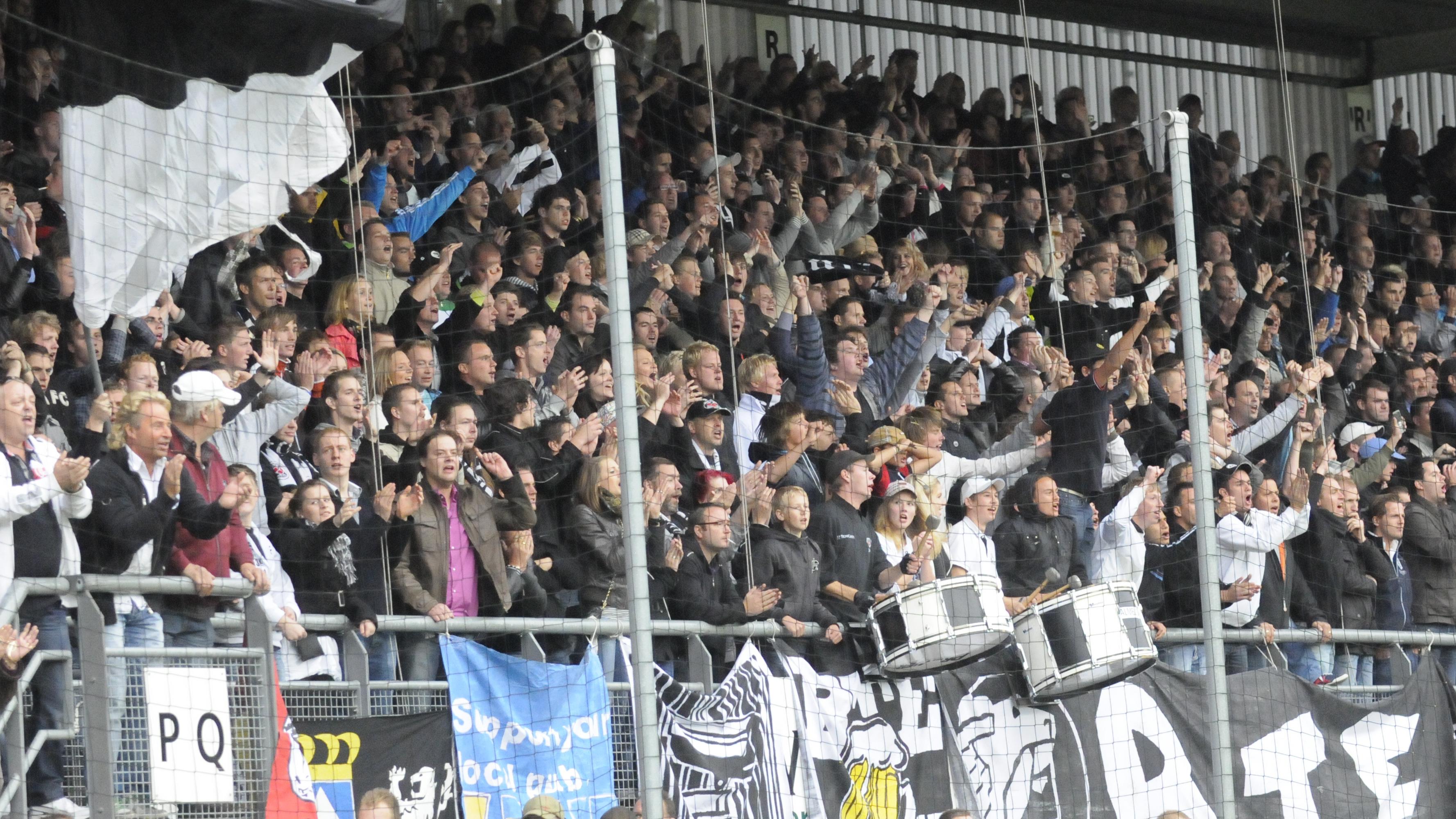 Derby Tussen Heracles En Fc Twente Tijdelijk Gestaakt