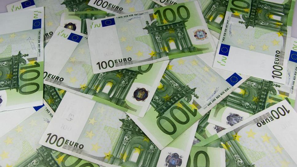 man-uit-almelo-betaalt-met-vals-biljet-van-100-euro