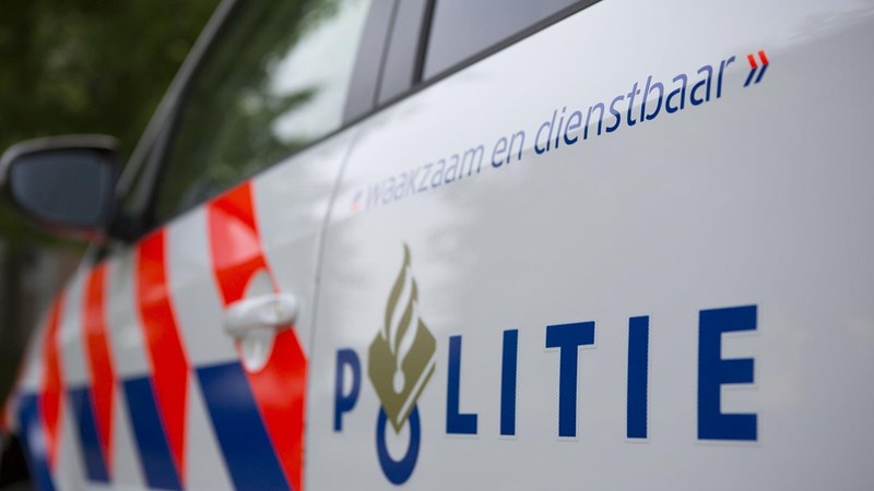 Sprintende agent pakt vluchtende scooterrijder in bos in Oudleusen - RTV Oost
