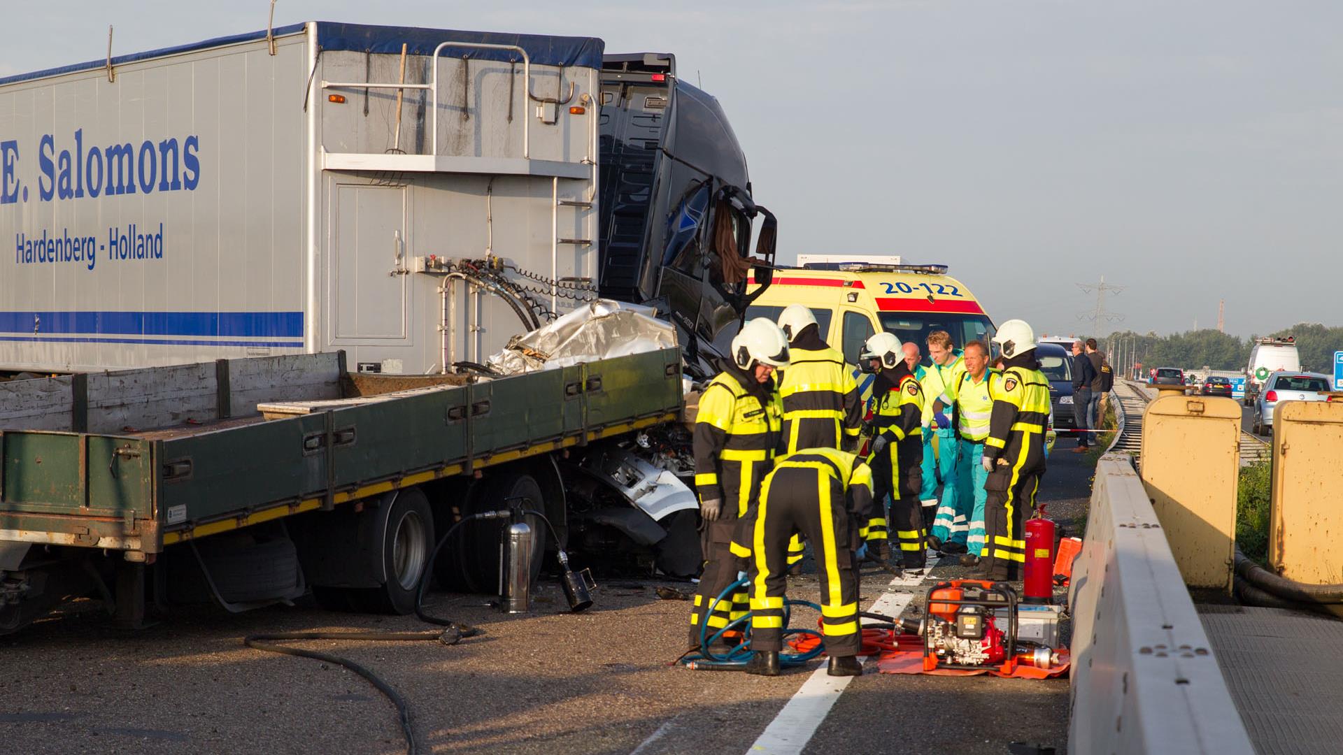 Vrachtwagen Uit Hardenberg Betrokken Bij Dodelijk Ongeluk Op A59 Bij ...