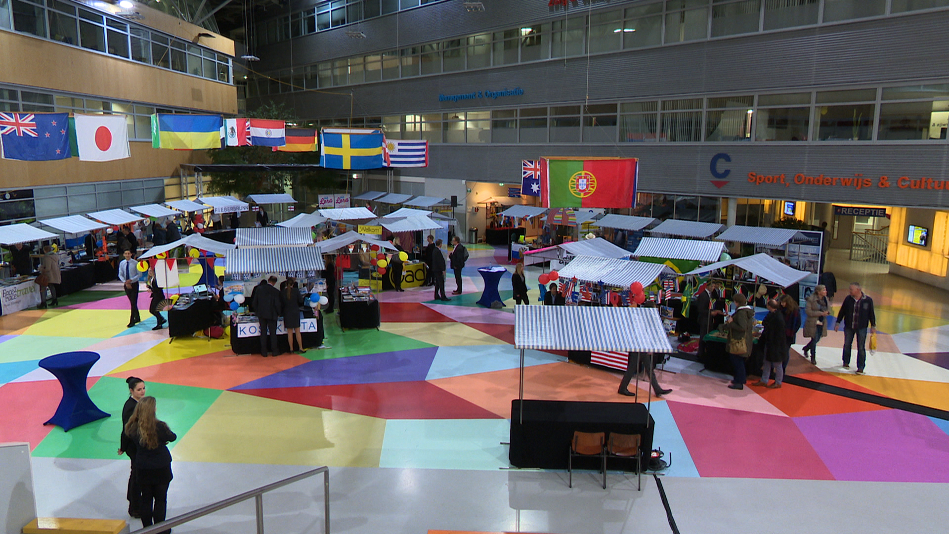 Zevende Twentse Vakantiebeurs in ROC van Twente in Almelo Overijssel