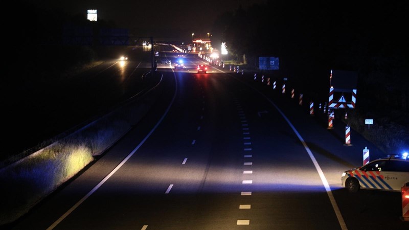 Auto ramt vangrail op A1 tussen Hengelo en Oldenzaal - RTV Oost