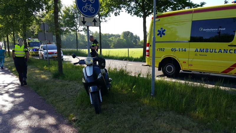 Scooterrijder gewond bij eenzijdig ongeval door laagstaande zon in Usselo - RTV Oost