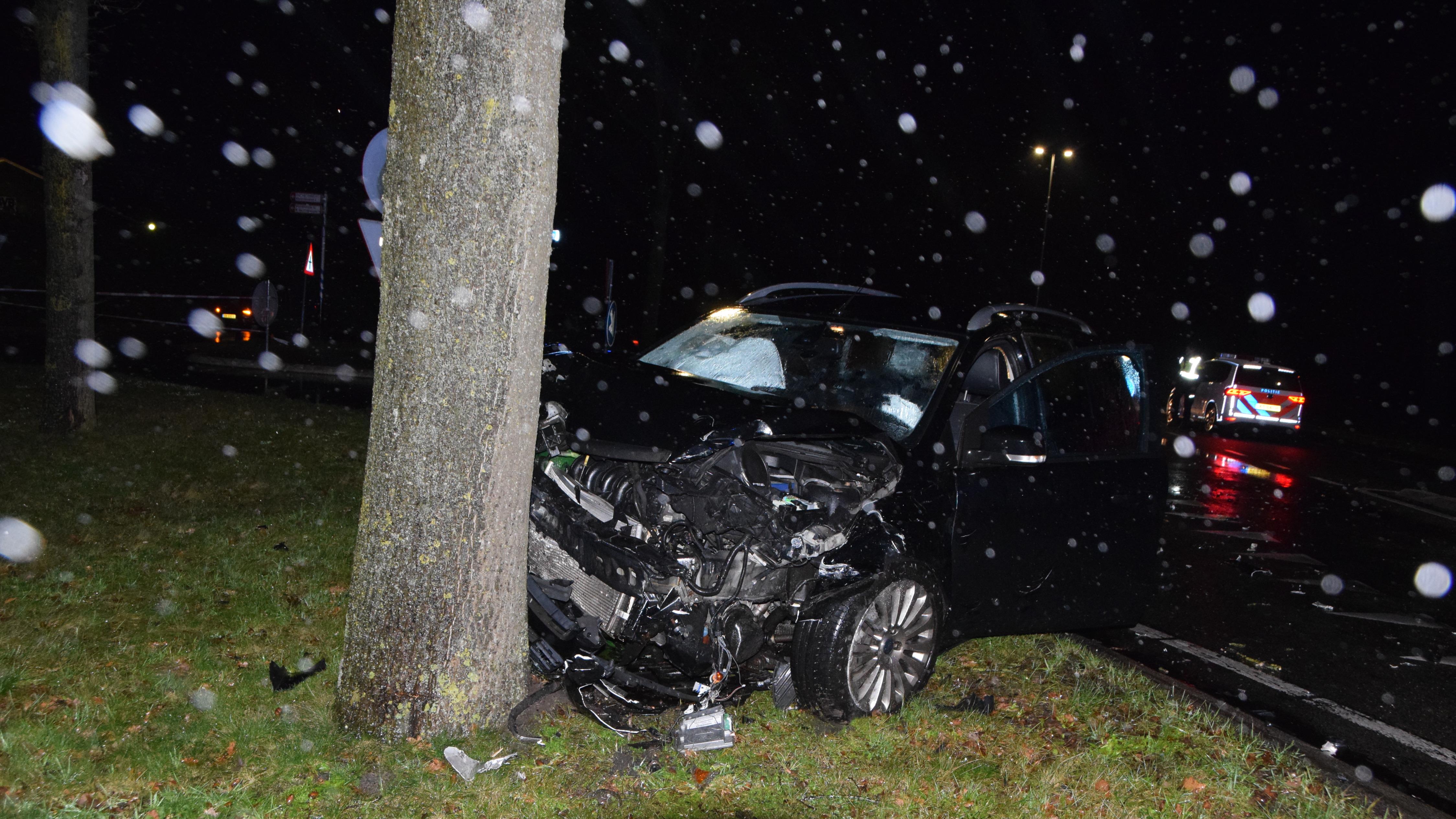 Auto total loss bij ongeluk in Hardenberg, automobilist gewond.