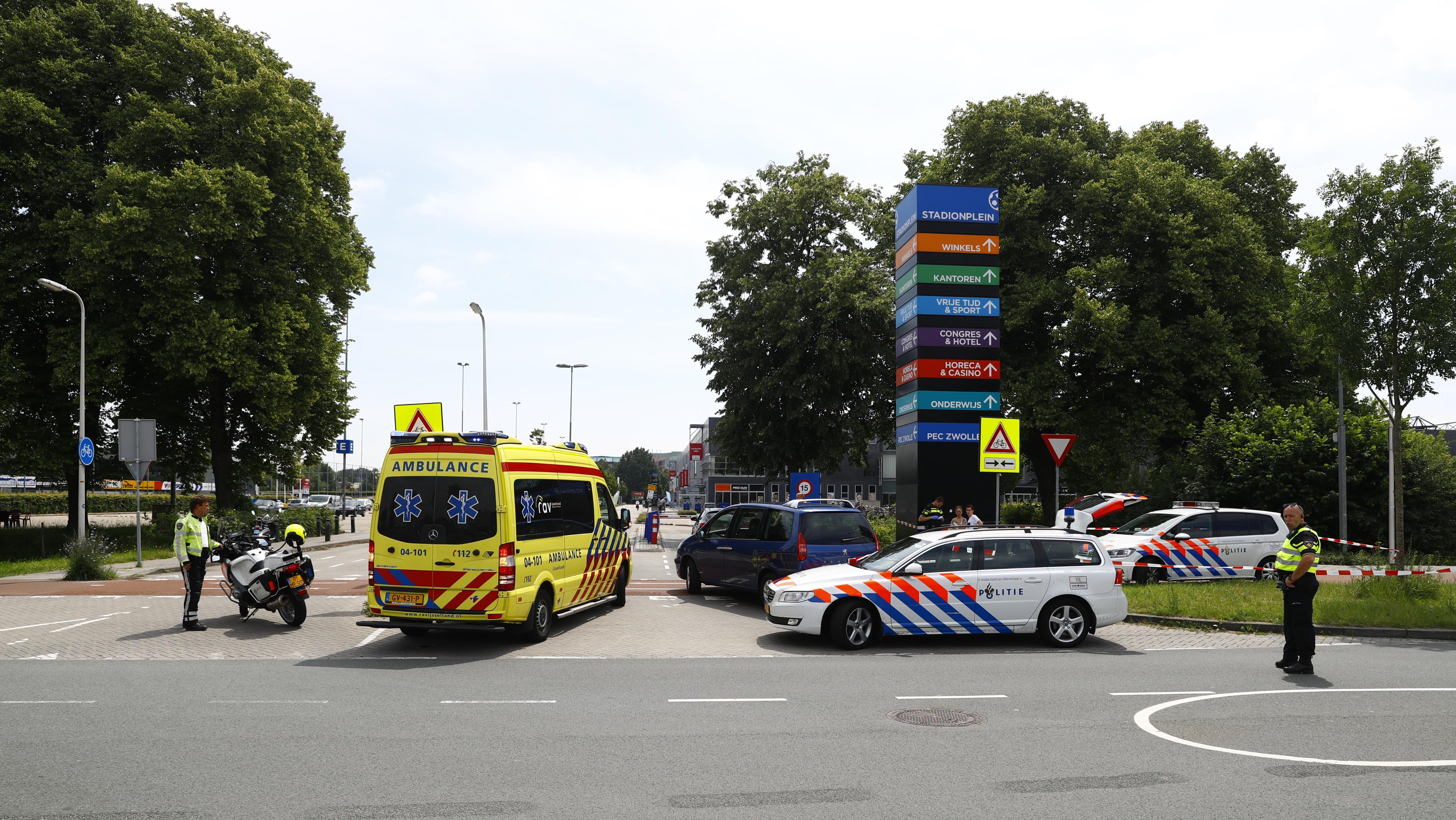 Brommerrijder gewond bij aanrijding met auto in Zwolle.