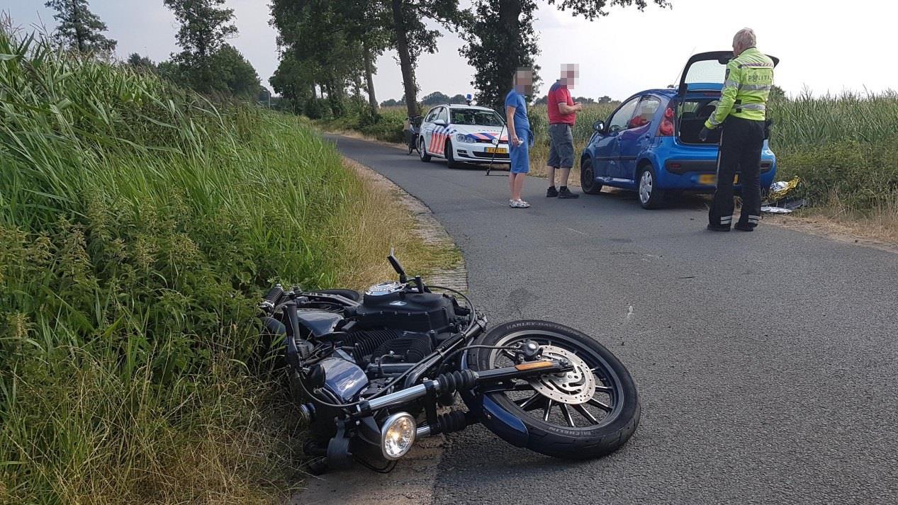 Motorrijder gewond bij botsing in buitengebied Balkbrug.