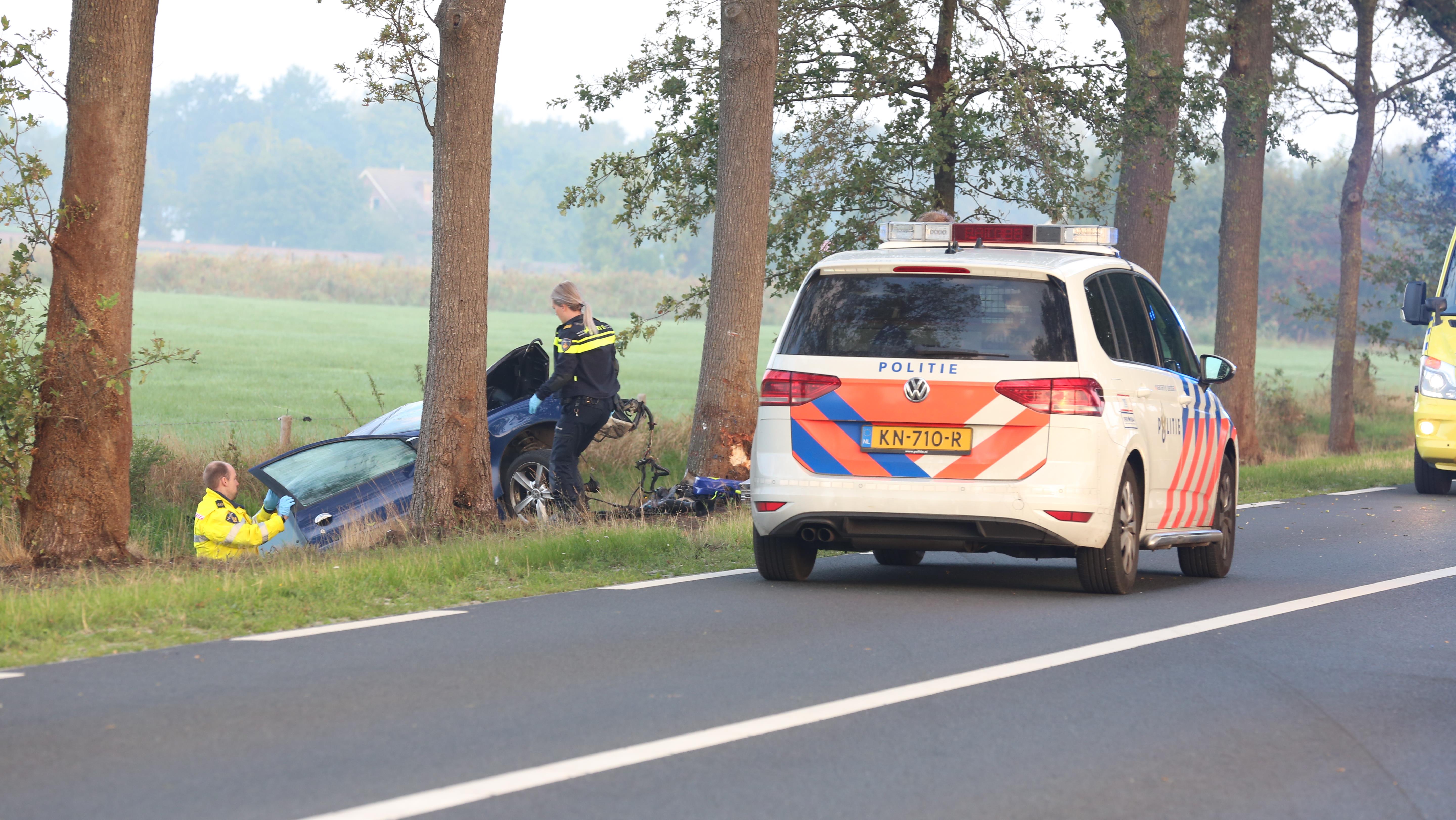 Automobilist met traumahelikopter naar ziekenhuis na zwaar ongeval in Vriezenveen.