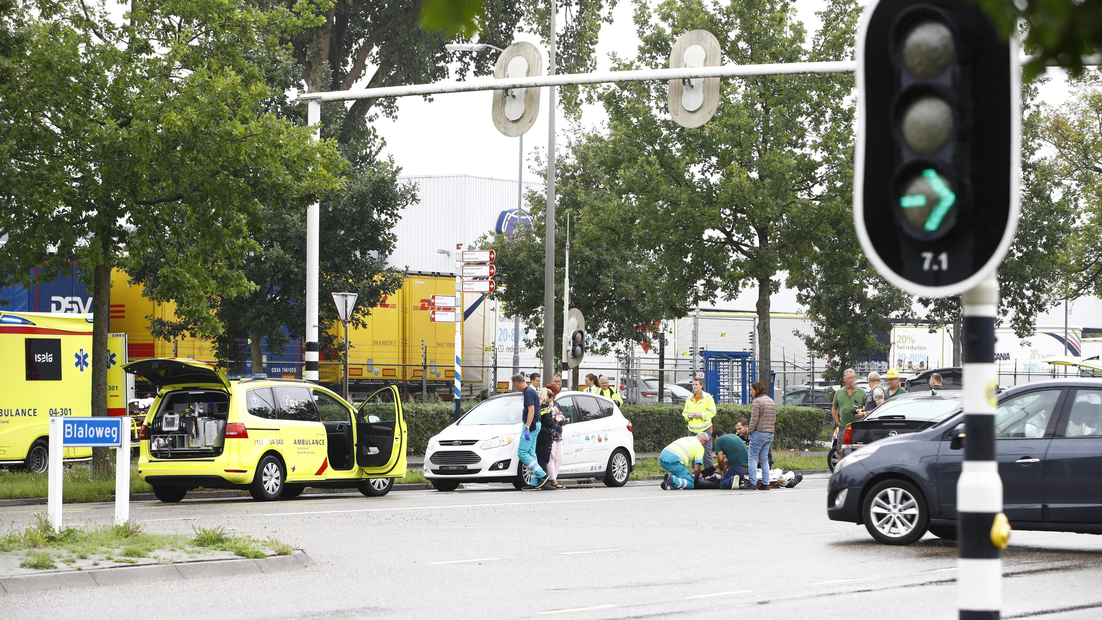 Voetganger gewond na aanrijding op kruispunt Zwolle.