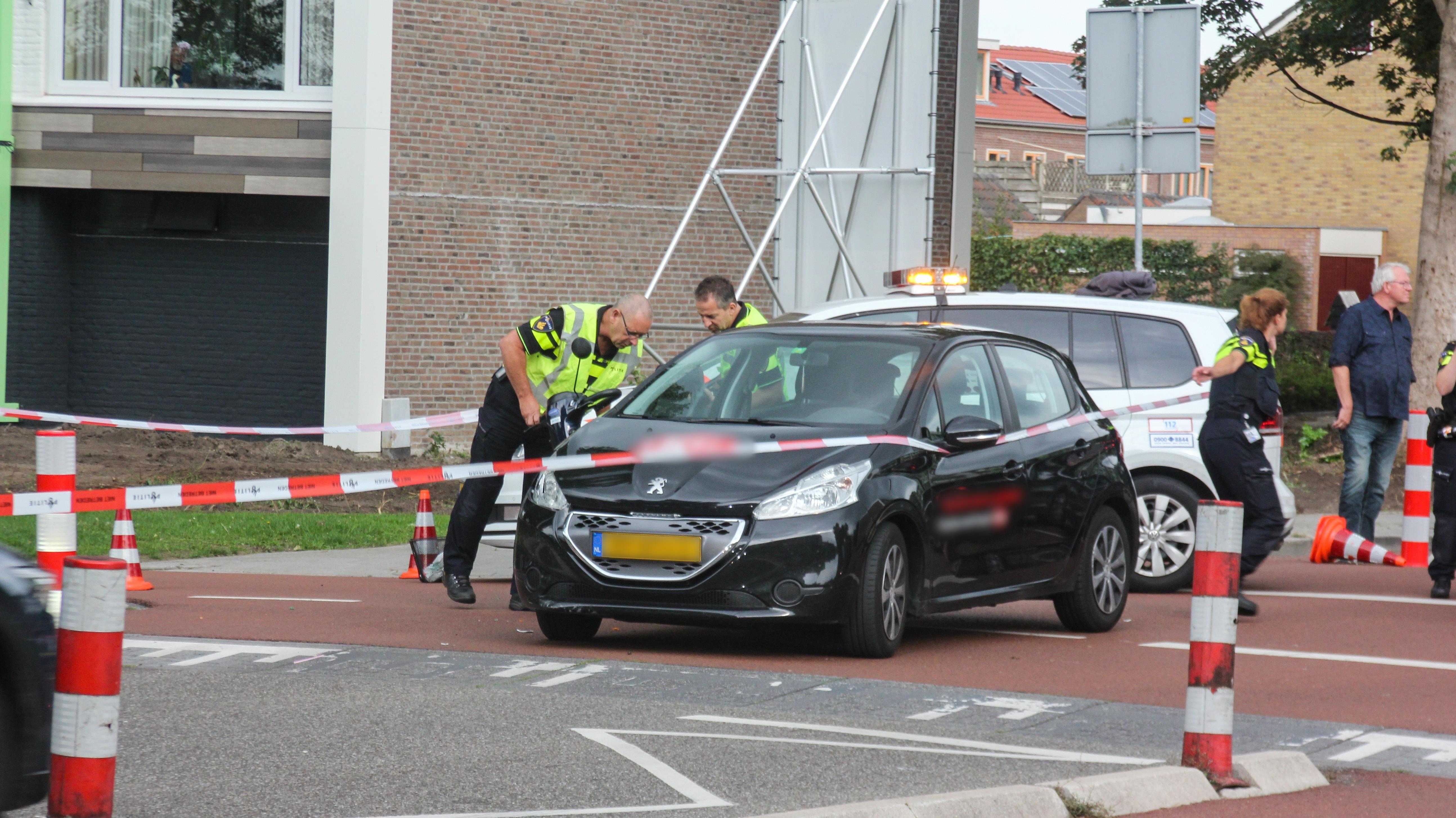 Bestuurster van scootmobiel raakt gewond na aanrijding met auto in Kampen.