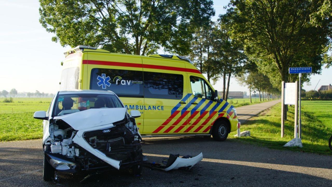 Twee autos betrokken bij aanrijding in Staphorst, veel schade.
