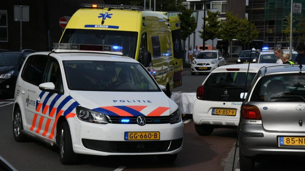 Vrouw aangereden op zebrapad in Enschede.