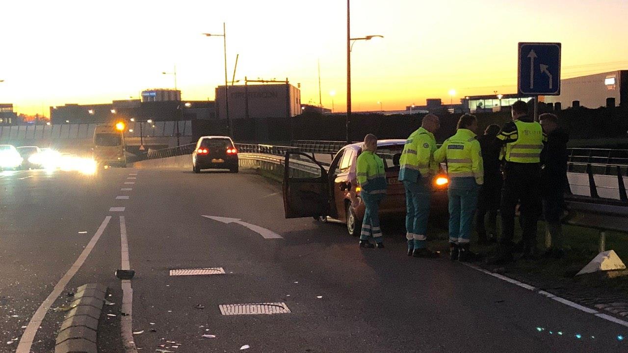 Lange file richting Rijssen na ongeval met ambulance.