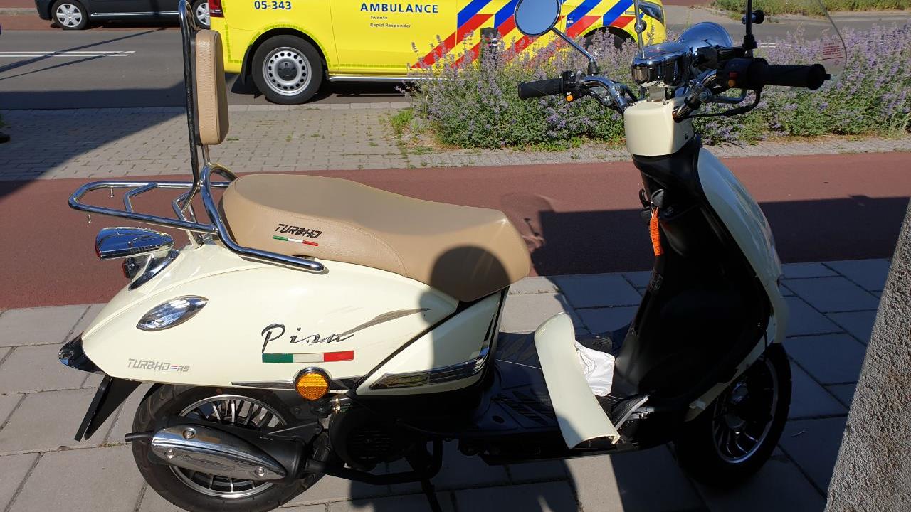 Scooterrijder gewond bij ongeluk in Hengelo.
