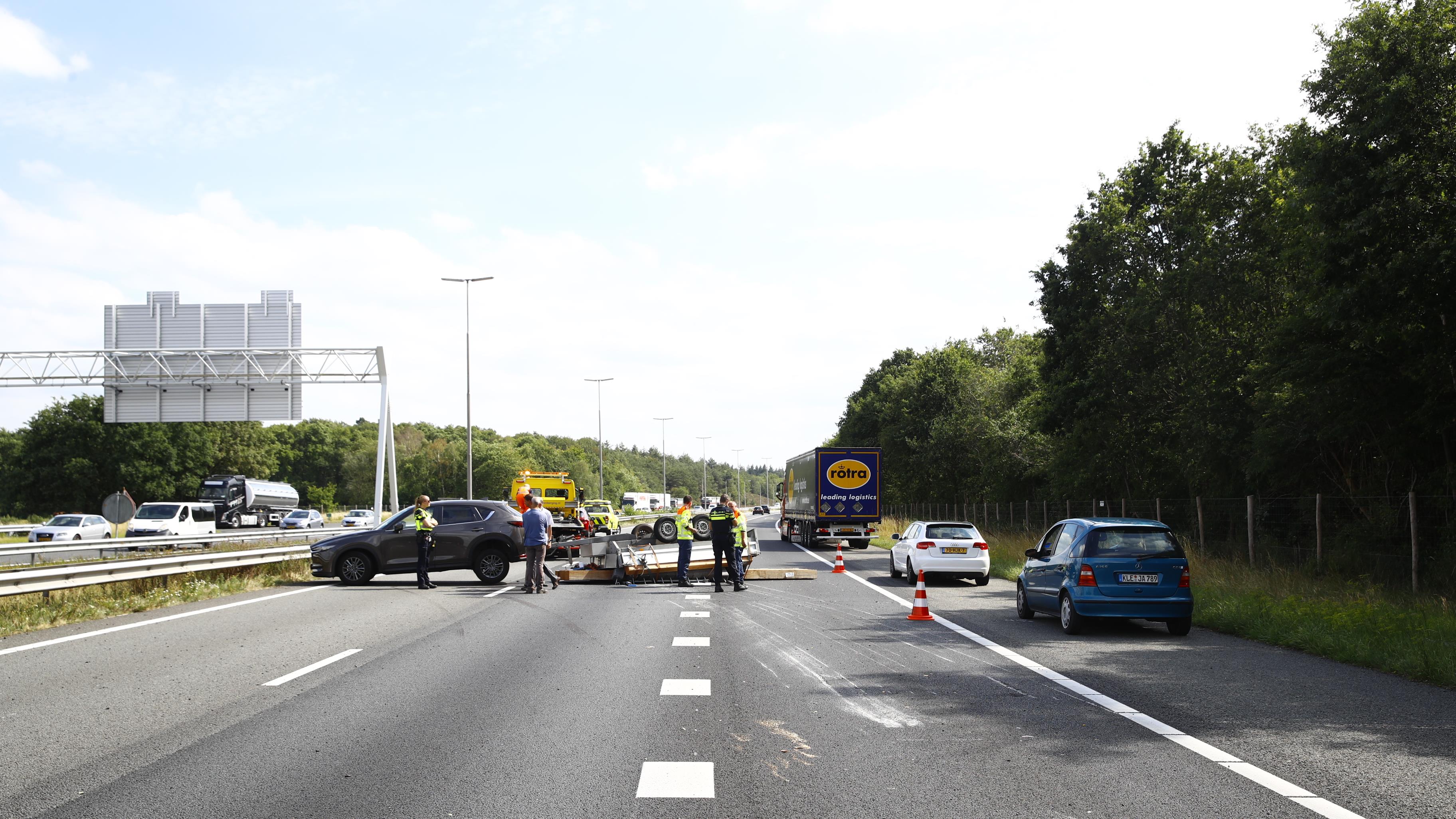 A50 tussen Zwolle en Apeldoorn weer vrij na ongeluk.